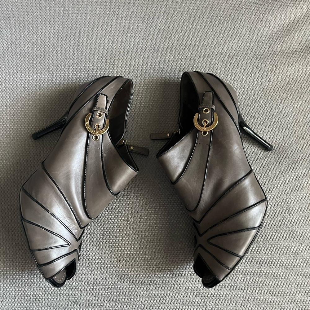 Louis Vuitton Bootie Peep Toe Heels size 38